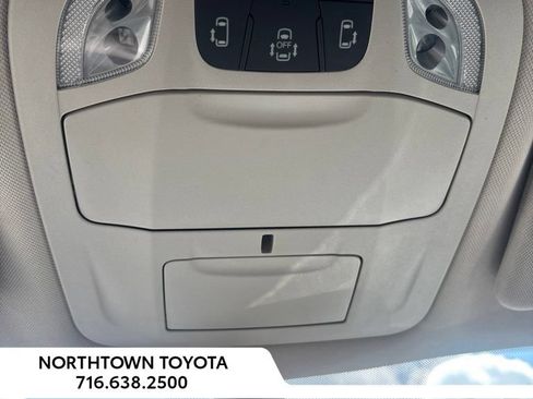 Used 2024 Chrysler Pacifica Touring-L FWD image 23