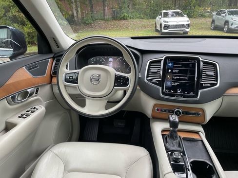 Used 2022 Volvo XC90 T6 Momentum w/ Advanced Package image 6
