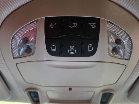 Used 2024 Chrysler Pacifica Limited AWD/4WD image 26