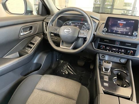 Used 2025 Nissan Rogue SV image 35