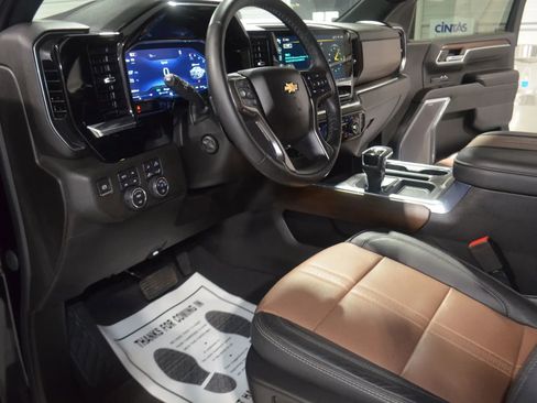 Used 2024 Chevrolet Silverado 1500 High Country image 12
