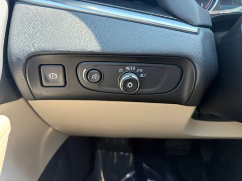 Used 2019 Buick Enclave Essence FWD image 18