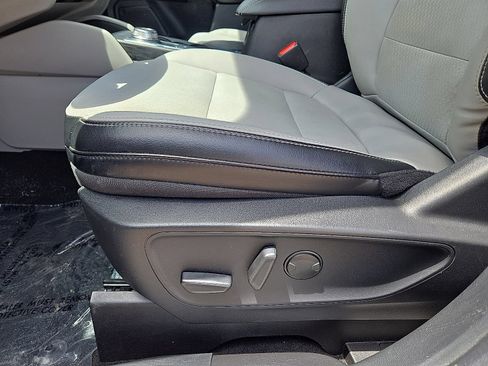 Used 2025 Ford Escape SE FWD image 24
