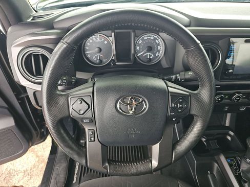 Used 2017 Toyota Tacoma TRD Off-Road w/ Tow Package (A/T) AWD/4WD image 8