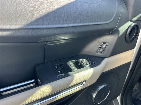 Used 2022 Ford Expedition XLT image 18