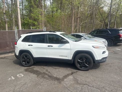 Used 2016 Jeep Cherokee Sport w/ Cold Weather Group image 4