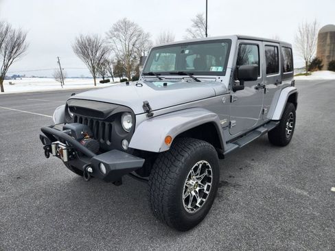 Used 2015 Jeep Wrangler Unlimited Sahara w/ Connectivity Group image 9