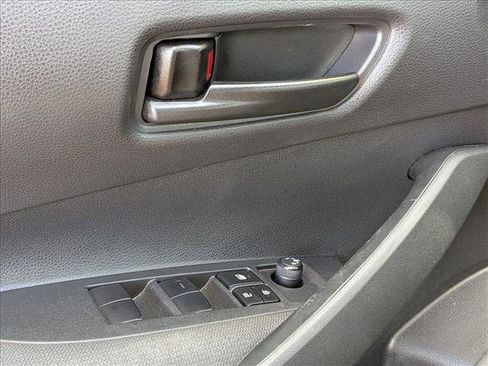 Used 2022 Toyota Corolla LE image 3