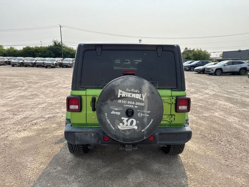 Used 2018 Jeep Wrangler Unlimited Sahara AWD/4WD image 12