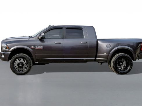 Used 2018 RAM 3500 Laramie w/ Sport Appearance Group image 9