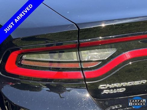 Used 2017 Dodge Charger SXT w/ AWD Plus Group image 9