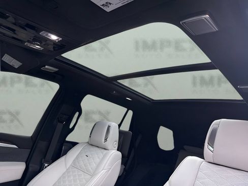 Used 2025 Cadillac Escalade Sport Platinum w/ LPO, ONYX Package AWD/4WD image 13