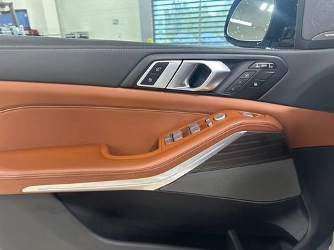 Used 2025 BMW X7 xDrive40i w/ M Sport Package AWD/4WD image 9