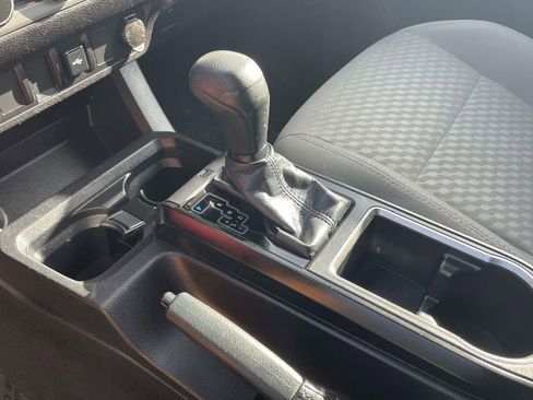 Used 2022 Toyota Tacoma SR w/ SR Convenience Package image 39