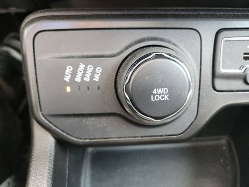 Used 2023 Jeep Renegade Altitude w/ Sun/Sound Group AWD/4WD image 30