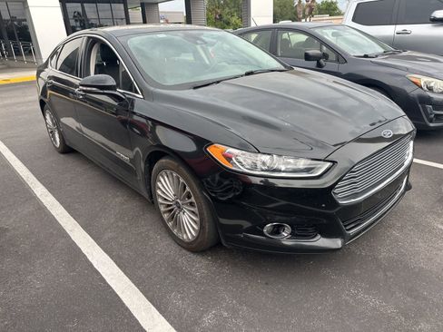 Used 2014 Ford Fusion Titanium FWD image 2