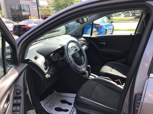 Used 2019 Chevrolet Trax LT w/ LT Convenience Package AWD/4WD image 9