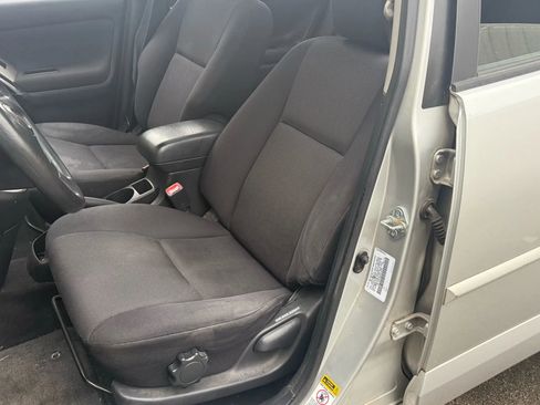 Used 2004 Pontiac Vibe w/ Moon And Tunes Value Package image 9