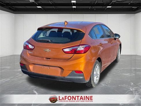 Used 2017 Chevrolet Cruze LT w/ Convenience Package image 5