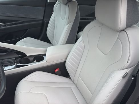 Used 2023 Hyundai Elantra Limited FWD image 18