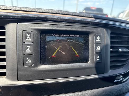 Used 2017 Chrysler Pacifica Touring FWD image 20