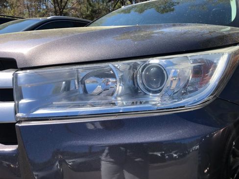 Used 2017 Toyota Highlander XLE image 8