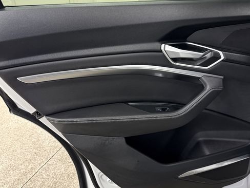 Used 2021 Audi e-tron Premium Plus w/ Premium Plus Package image 10