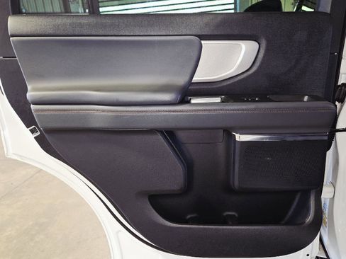 Used 2025 Ford Expedition Active image 24