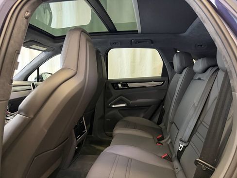 Certified 2019 Porsche Cayenne Turbo AWD/4WD image 24