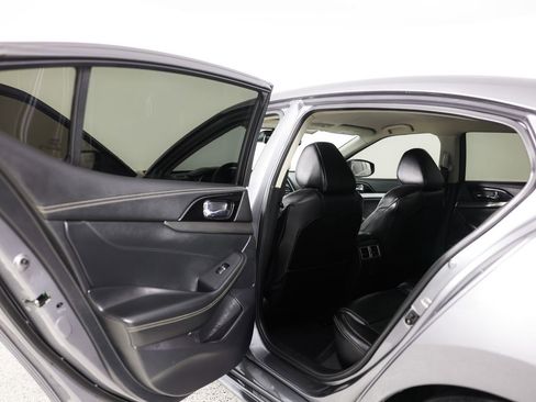 Used 2021 Nissan Maxima 3.5 SV w/ Floor Mat Group image 15