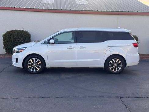 Used 2018 Kia Sedona SX FWD image 3