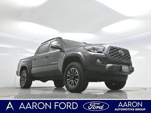 Used 2023 Toyota Tacoma TRD Sport w/ TRD Premium Sport Package AWD/4WD image 3