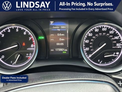 Used 2018 Toyota Camry SE w/ Moonroof Package FWD image 25