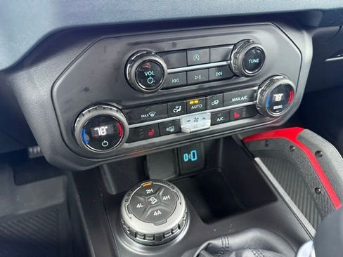 Certified 2025 Ford Bronco Heritage Edition AWD/4WD image 34