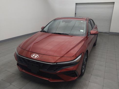 Used 2025 Hyundai Elantra SEL image 15