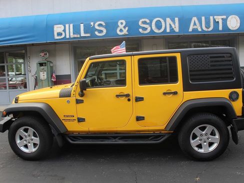 Used 2015 Jeep Wrangler Unlimited Sport w/ Quick Order Package 24S AWD/4WD image 3