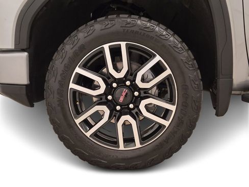 Used 2024 GMC Sierra 1500 AT4 w/ Technology Package AWD/4WD image 13