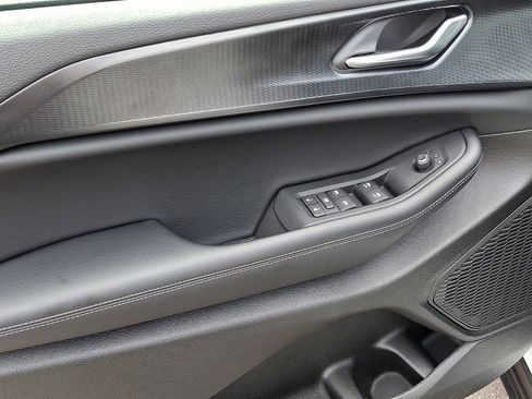 Certified 2025 Jeep Grand Cherokee Altitude image 12