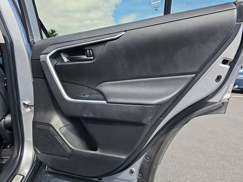 Used 2022 Toyota RAV4 LE AWD/4WD image 26