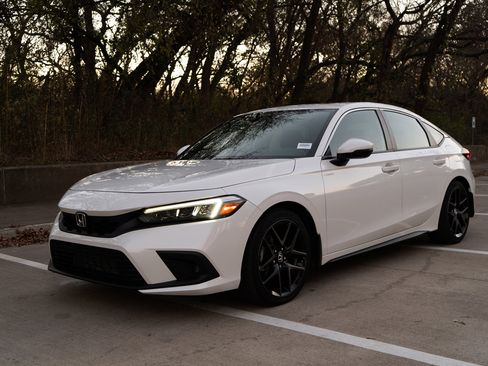 Certified 2024 Honda Civic Sport Touring image 5