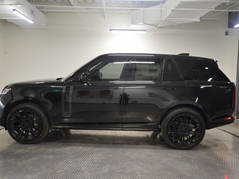 New 2026 Land Rover Range Rover SE image 2