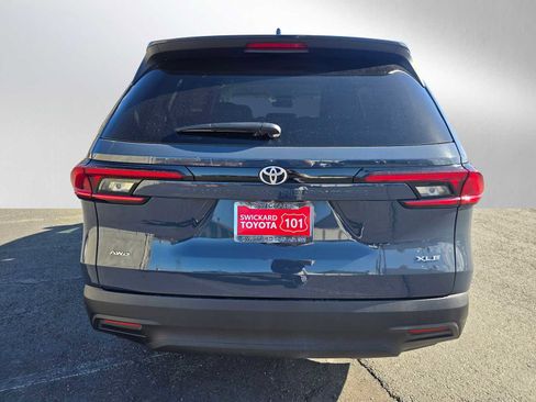Used 2025 Toyota Grand Highlander AWD image 4
