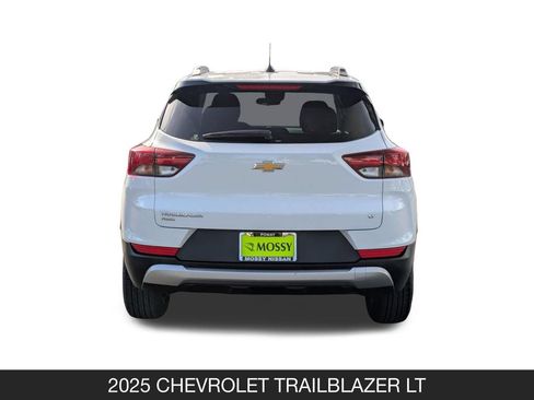 Used 2025 Chevrolet TrailBlazer LT AWD/4WD image 9