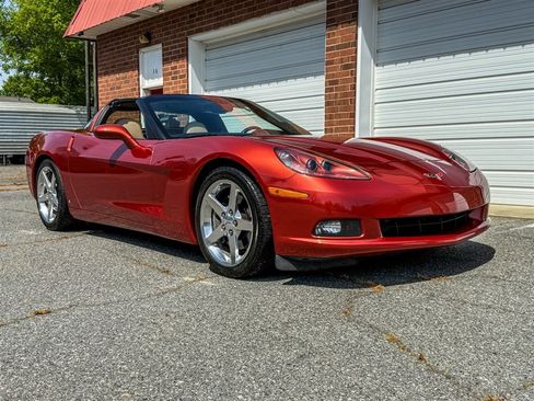 Used 2006 Chevrolet Corvette Coupe w/ Preferred Equipment Group RWD image 28