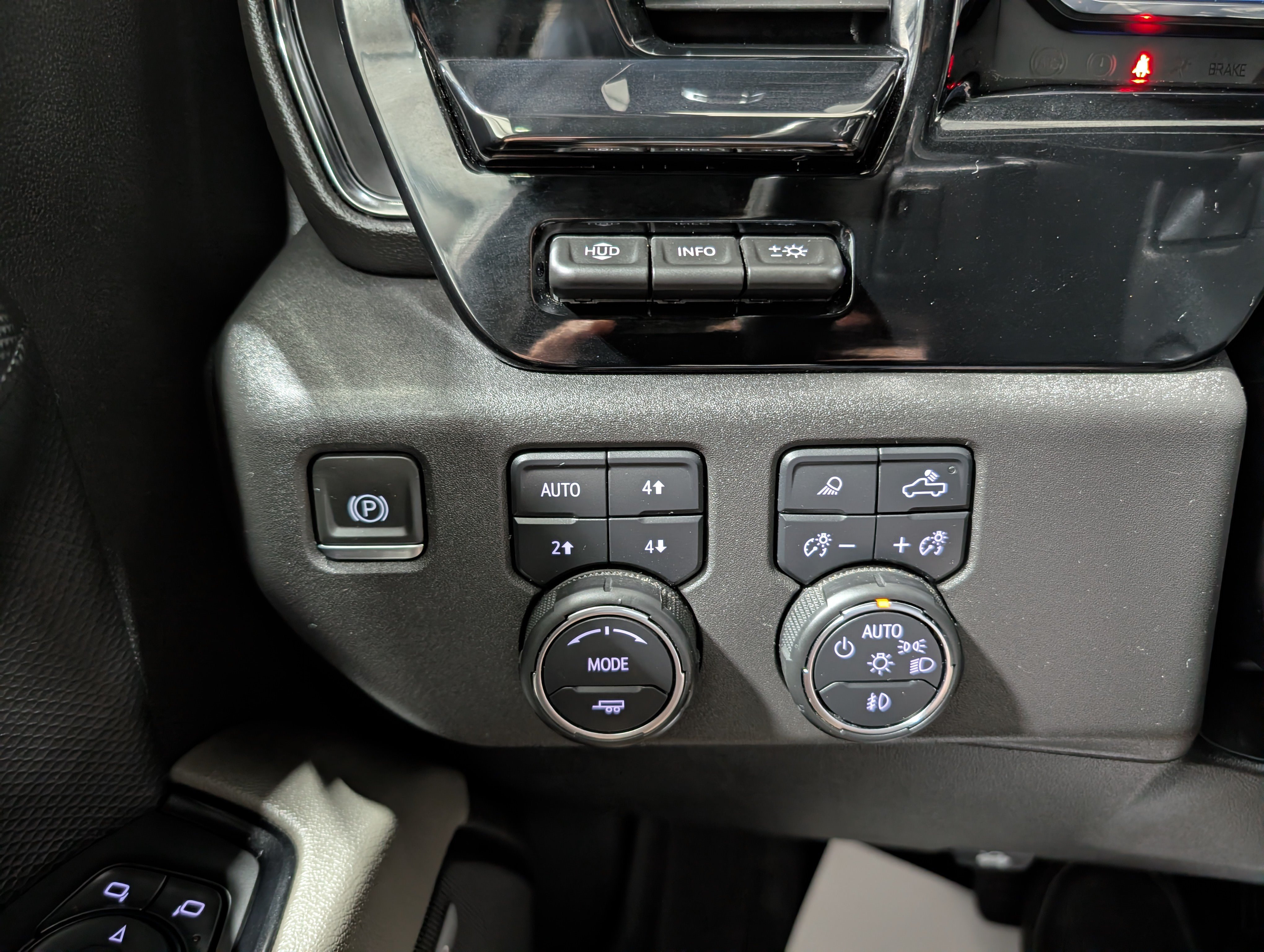 Used 2024 Chevrolet Silverado 1500 ZR2 w/ Technology Package AWD/4WD image 25