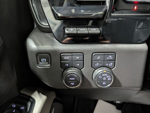 Used 2024 Chevrolet Silverado 1500 ZR2 w/ Technology Package AWD/4WD image 25