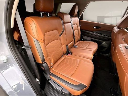 Used 2024 Nissan Pathfinder Platinum w/ Cargo Package image 23