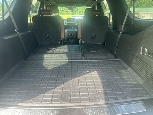 Used 2023 Chevrolet Suburban High Country AWD/4WD image 14