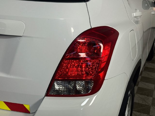 Used 2021 Chevrolet Trax LS FWD image 31