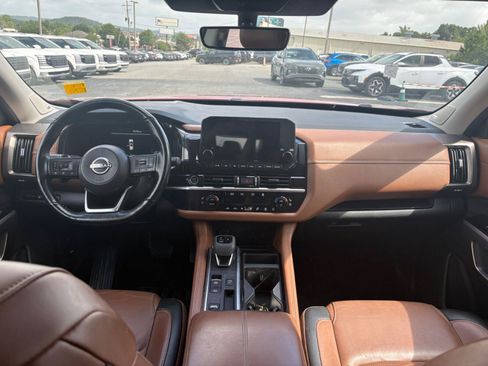 Used 2023 Nissan Pathfinder Platinum FWD image 21
